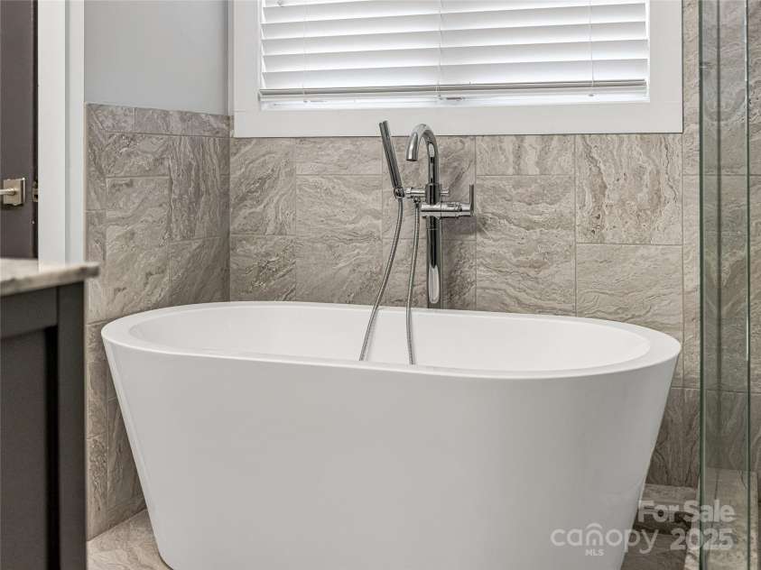 19 Birch Street, Asheville, NC 28801.  MLS# CAR4257584, YatesRealty ID 14323. 