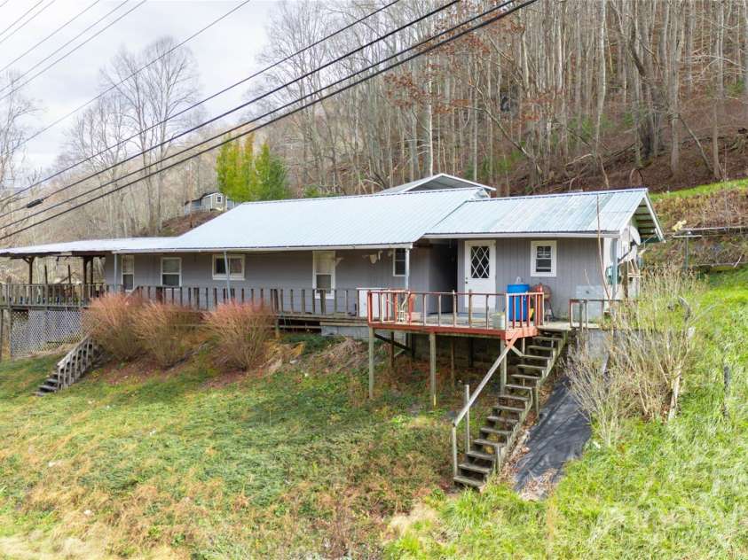 3059 NC 261 Highway, Bakersville, NC 28705.  MLS# CAR4203469, YatesRealty ID 14323. 