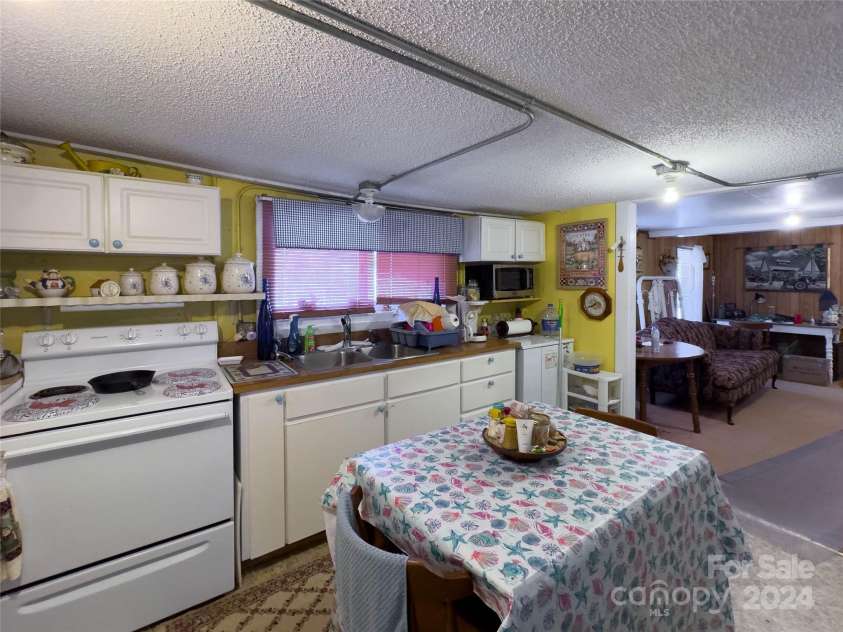 3059 NC 261 Highway, Bakersville, NC 28705.  MLS# CAR4203469, YatesRealty ID 14323. 