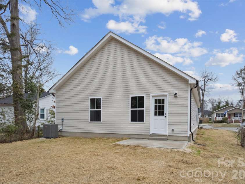 338 Walnut Street, Rock Hill, SC 28027.  MLS# CAR4349541, YatesRealty ID 14325. 