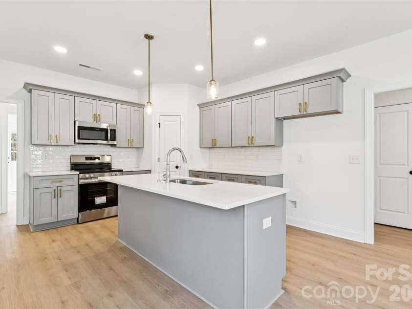 338 Walnut Street, Rock Hill, SC 28027.  MLS# CAR4349541, YatesRealty ID 14325. 