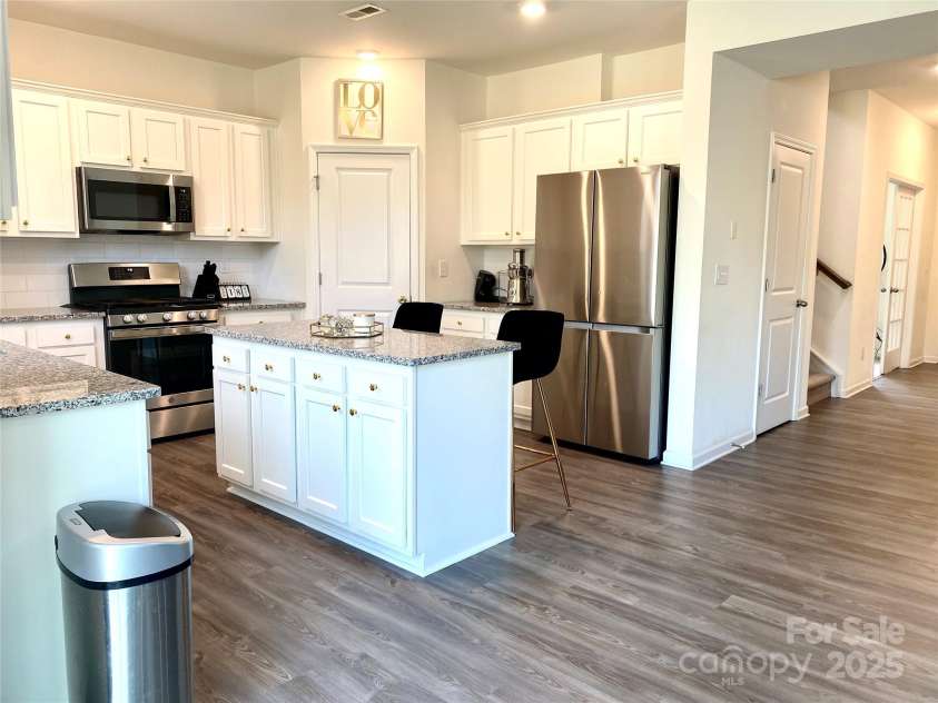7024 Wheyfield Drive, Charlotte, NC 28215.  MLS# CAR4261523, YatesRealty ID 14325. 