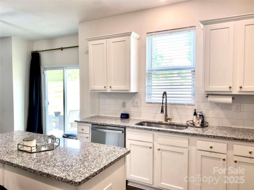 7024 Wheyfield Drive, Charlotte, NC 28215.  MLS# CAR4261523, YatesRealty ID 14325. 