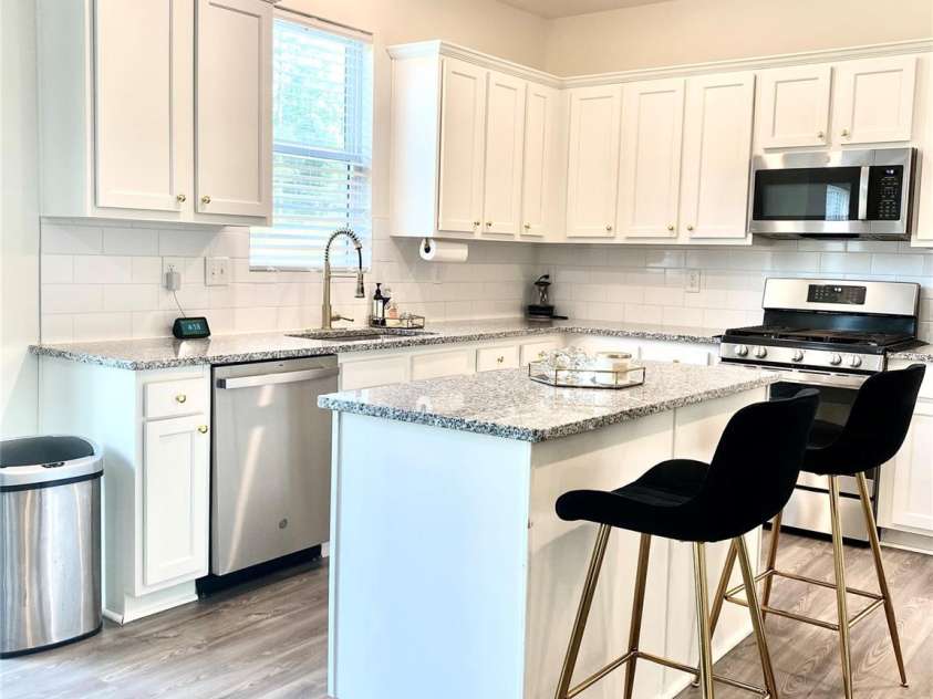 7024 Wheyfield Drive, Charlotte, NC 28215.  MLS# CAR4261523, YatesRealty ID 14325. 