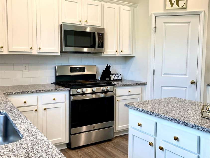 7024 Wheyfield Drive, Charlotte, NC 28215.  MLS# CAR4261523, YatesRealty ID 14325. 
