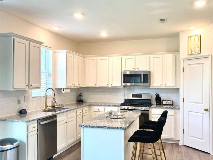 7024 Wheyfield Drive, Charlotte, NC 28215.  MLS# CAR4261523, YatesRealty ID 14325. 