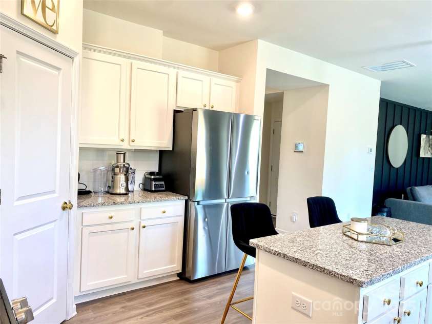 7024 Wheyfield Drive, Charlotte, NC 28215.  MLS# CAR4261523, YatesRealty ID 14325. 