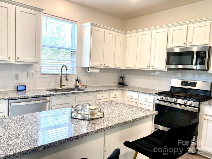 7024 Wheyfield Drive, Charlotte, NC 28215.  MLS# CAR4261523, YatesRealty ID 14325. 