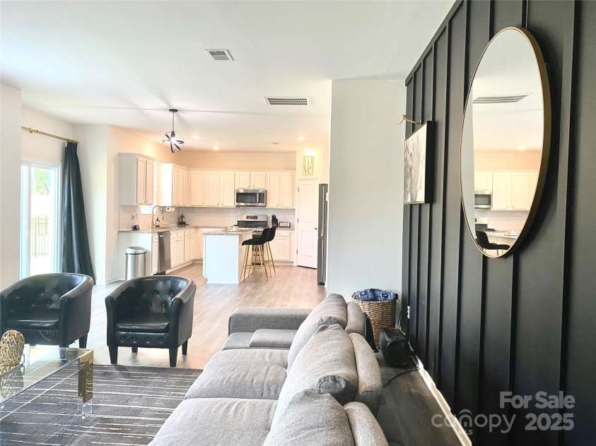 7024 Wheyfield Drive, Charlotte, NC 28215.  MLS# CAR4261523, YatesRealty ID 14325. 