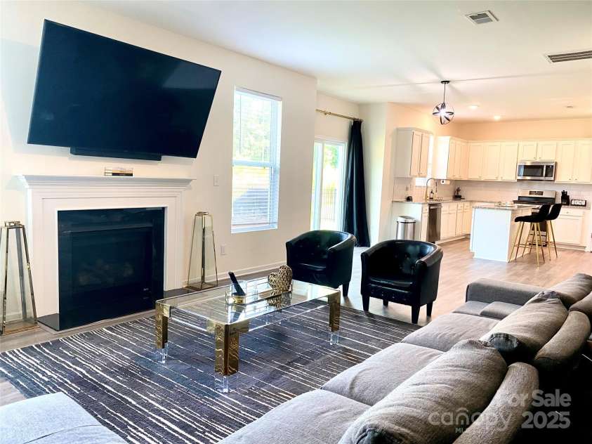 7024 Wheyfield Drive, Charlotte, NC 28215.  MLS# CAR4261523, YatesRealty ID 14325. 