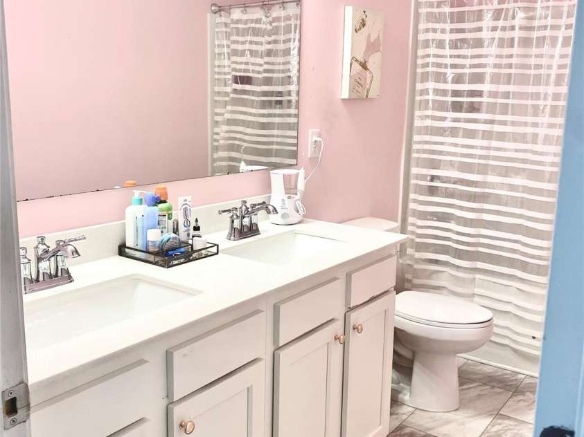7024 Wheyfield Drive, Charlotte, NC 28215.  MLS# CAR4261523, YatesRealty ID 14325. Bathroom 2