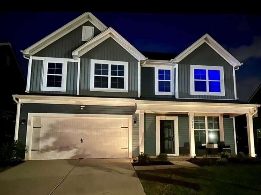 7024 Wheyfield Drive, Charlotte, NC 28215.  MLS# CAR4261523, YatesRealty ID 14325. Evening lighting