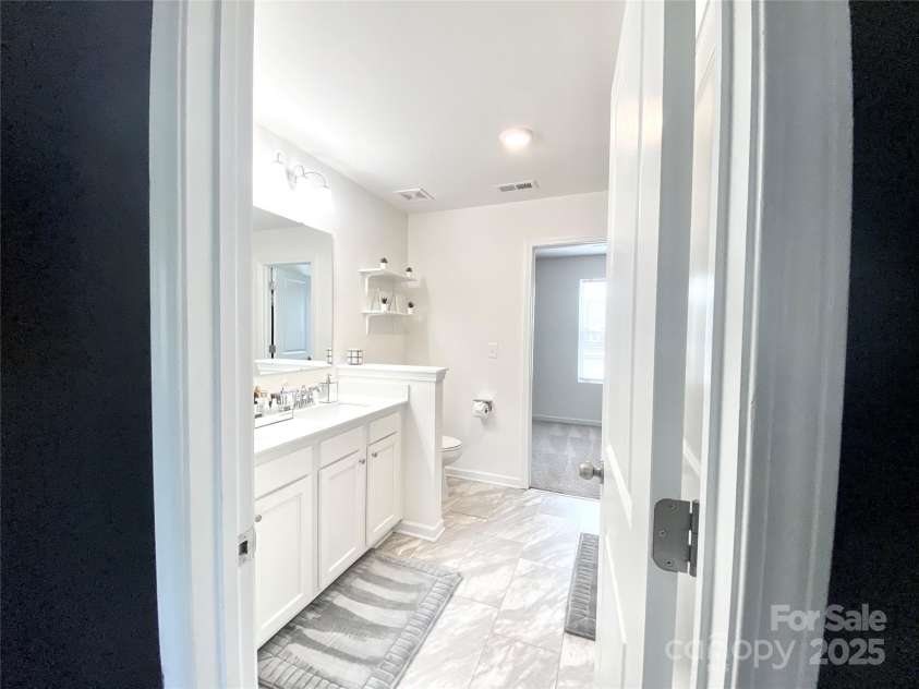 7024 Wheyfield Drive, Charlotte, NC 28215.  MLS# CAR4261523, YatesRealty ID 14325. Primary bathroom