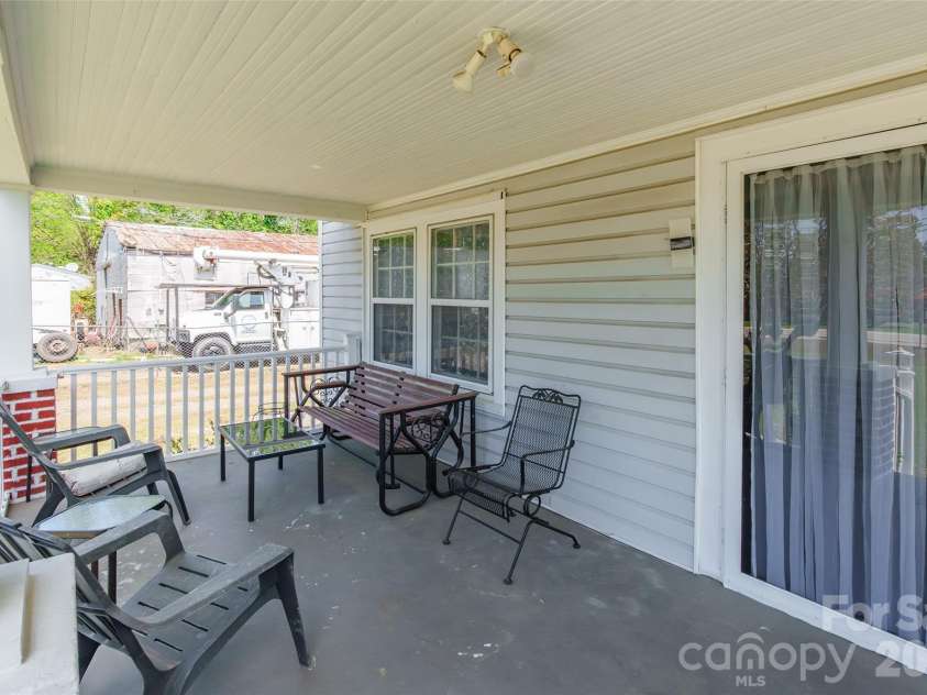 508 Old York Road, Chester, SC 29706.  MLS# CAR4369230, YatesRealty ID 14326. 