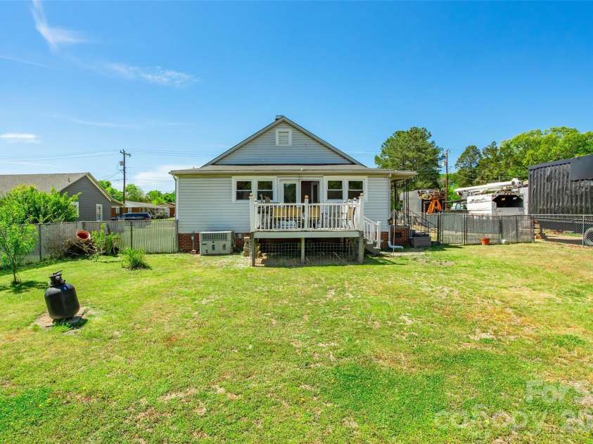508 Old York Road, Chester, SC 29706.  MLS# CAR4369230, YatesRealty ID 14326. 
