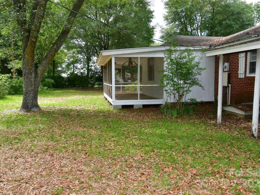 5199 Bethune Road, Kershaw, SC 29067.  MLS# CAR4260004, YatesRealty ID 14327. 