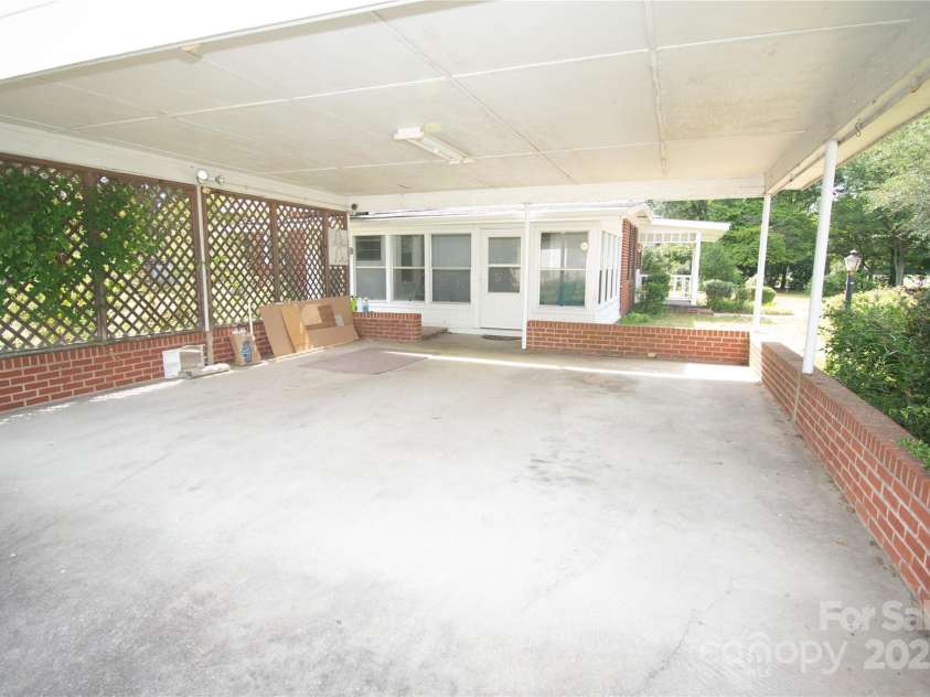 5199 Bethune Road, Kershaw, SC 29067.  MLS# CAR4260004, YatesRealty ID 14327. 