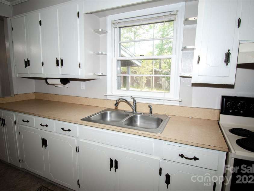 5199 Bethune Road, Kershaw, SC 29067.  MLS# CAR4260004, YatesRealty ID 14327. 