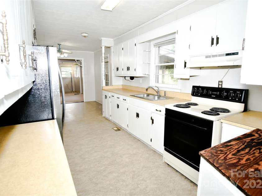 5199 Bethune Road, Kershaw, SC 29067.  MLS# CAR4260004, YatesRealty ID 14327. 