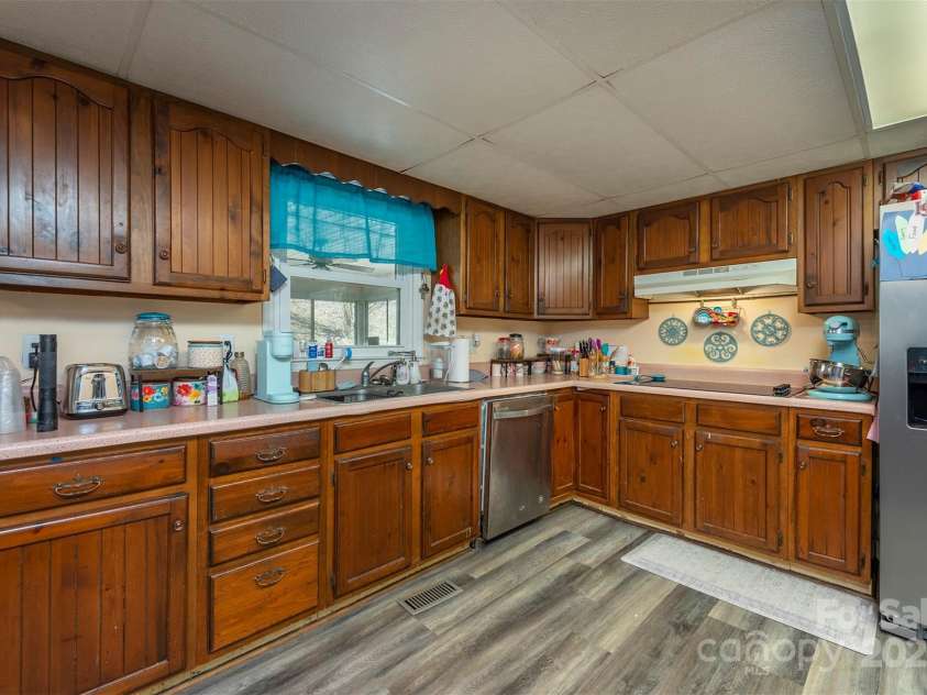 37 Guffey Mountain Road, Fairview, NC 28730.  MLS# CAR4227203, YatesRealty ID 14328. 