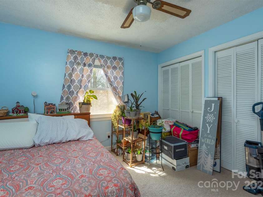 37 Guffey Mountain Road, Fairview, NC 28730.  MLS# CAR4227203, YatesRealty ID 14328. 