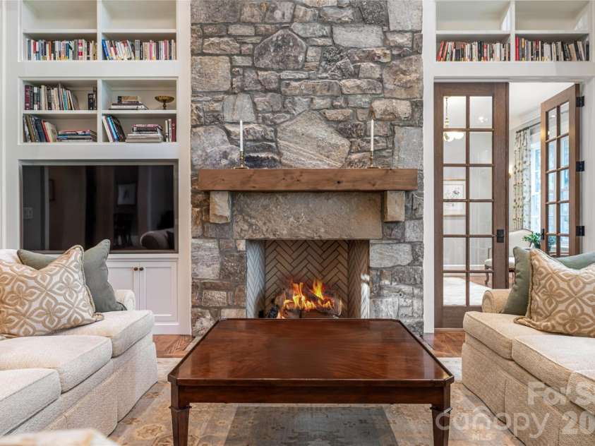 402 Vanderbilt Road, Asheville, NC 28803.  MLS# CAR4340539, YatesRealty ID 14328. 