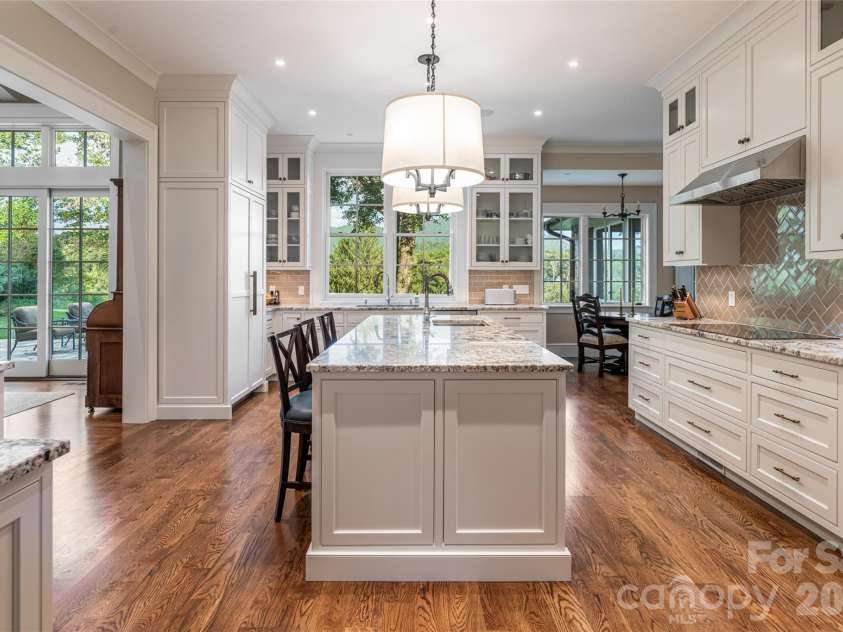 402 Vanderbilt Road, Asheville, NC 28803.  MLS# CAR4340539, YatesRealty ID 14328. 