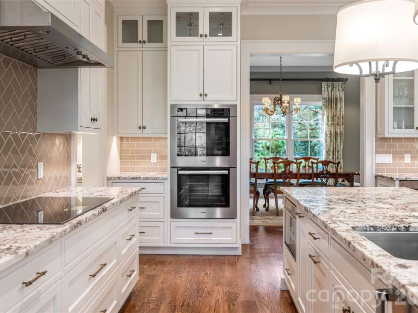 402 Vanderbilt Road, Asheville, NC 28803.  MLS# CAR4340539, YatesRealty ID 14328. 