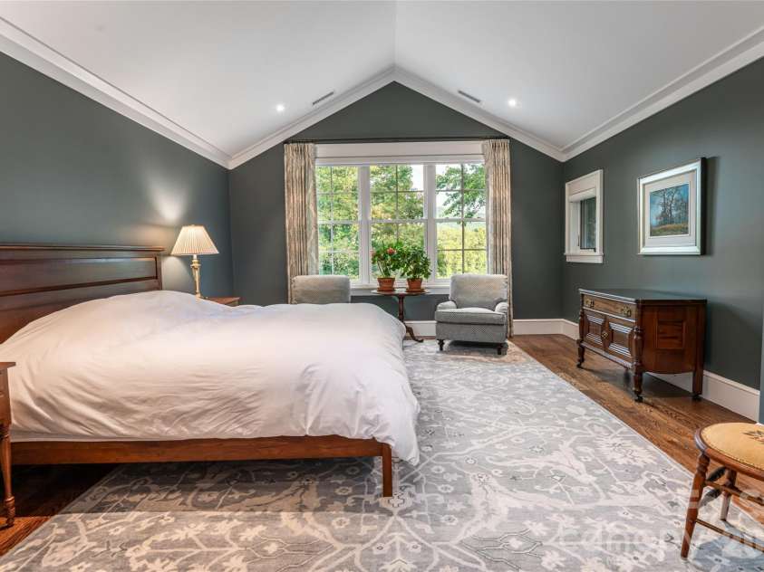 402 Vanderbilt Road, Asheville, NC 28803.  MLS# CAR4340539, YatesRealty ID 14328. 