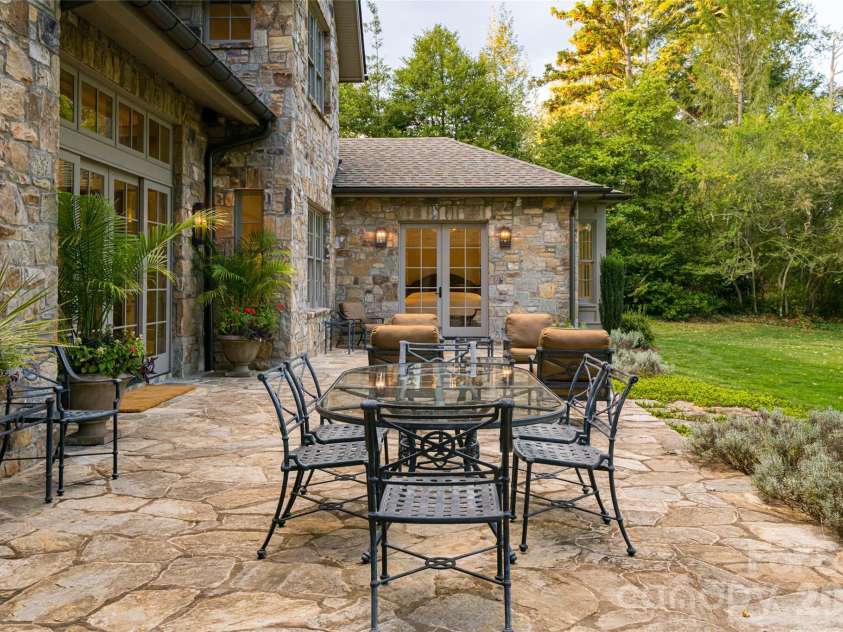 402 Vanderbilt Road, Asheville, NC 28803.  MLS# CAR4340539, YatesRealty ID 14328. 