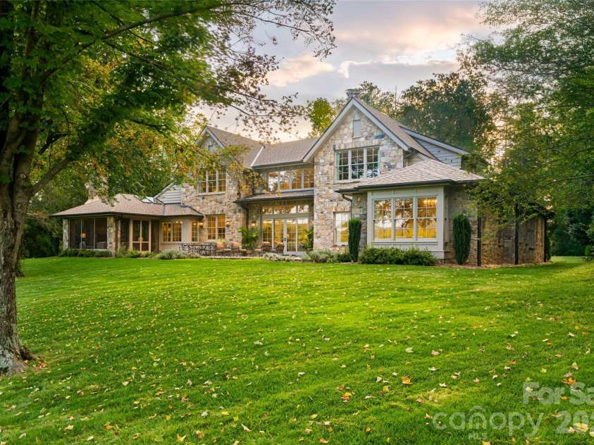 402 Vanderbilt Road, Asheville, NC 28803.  MLS# CAR4340539, YatesRealty ID 14328. 