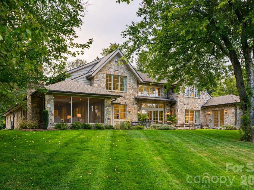 402 Vanderbilt Road, Asheville, NC 28803.  MLS# CAR4340539, YatesRealty ID 14328. 