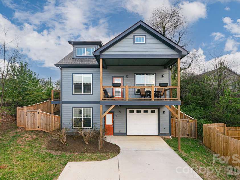 35 Alice Clement Lane, Asheville, NC 28803.  MLS# CAR4363133, YatesRealty ID 14329. 