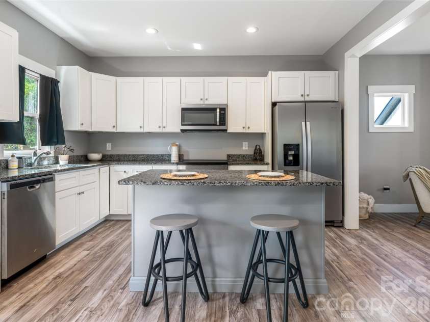 35 Alice Clement Lane, Asheville, NC 28803.  MLS# CAR4363133, YatesRealty ID 14329. 