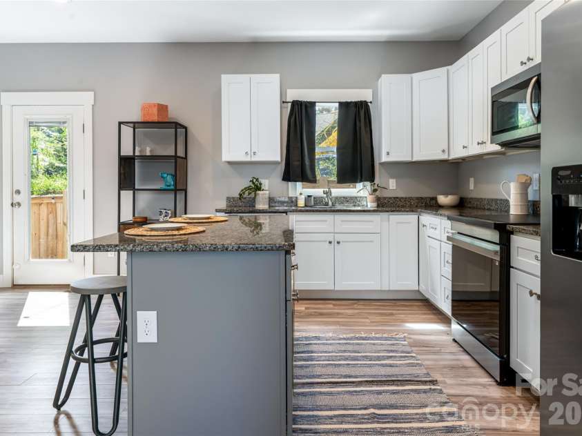35 Alice Clement Lane, Asheville, NC 28803.  MLS# CAR4363133, YatesRealty ID 14329. 