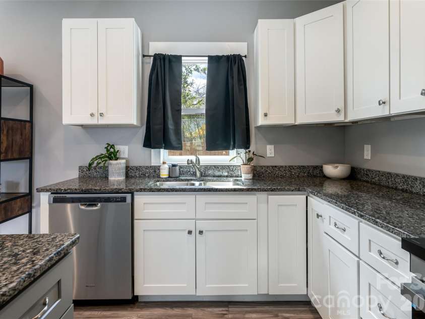 35 Alice Clement Lane, Asheville, NC 28803.  MLS# CAR4363133, YatesRealty ID 14329. 