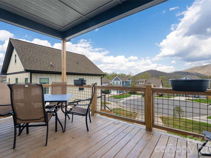 35 Alice Clement Lane, Asheville, NC 28803.  MLS# CAR4363133, YatesRealty ID 14329. 