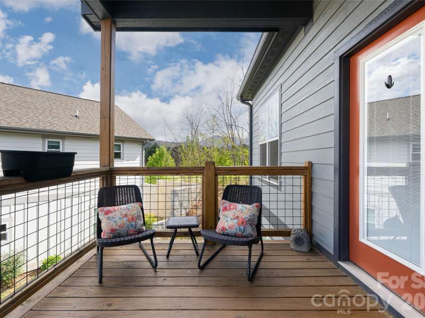 35 Alice Clement Lane, Asheville, NC 28803.  MLS# CAR4363133, YatesRealty ID 14329. 