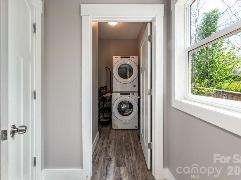 35 Alice Clement Lane, Asheville, NC 28803.  MLS# CAR4363133, YatesRealty ID 14329. 