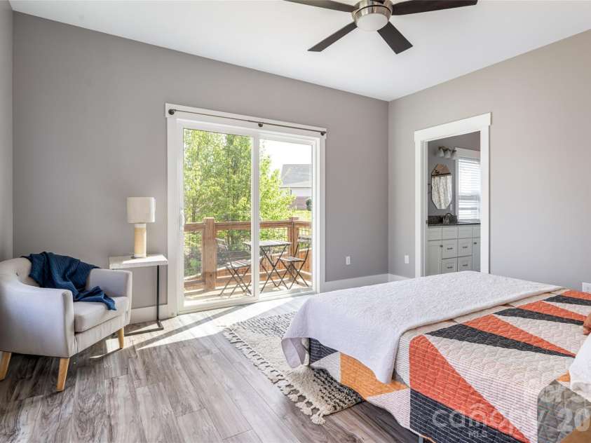 35 Alice Clement Lane, Asheville, NC 28803.  MLS# CAR4363133, YatesRealty ID 14329. 