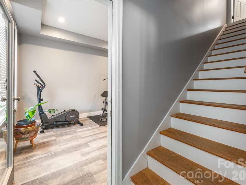35 Alice Clement Lane, Asheville, NC 28803.  MLS# CAR4363133, YatesRealty ID 14329. 