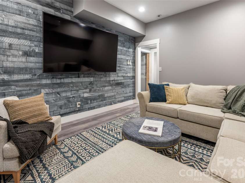 35 Alice Clement Lane, Asheville, NC 28803.  MLS# CAR4363133, YatesRealty ID 14329. 