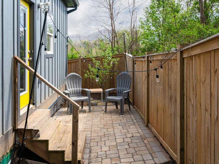 35 Alice Clement Lane, Asheville, NC 28803.  MLS# CAR4363133, YatesRealty ID 14329. 