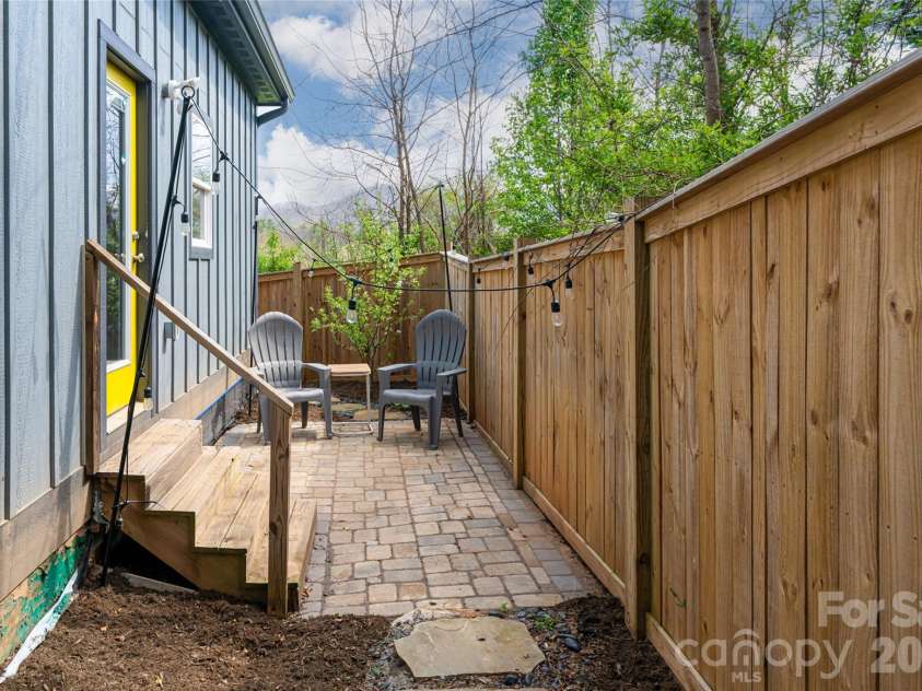 35 Alice Clement Lane, Asheville, NC 28803.  MLS# CAR4363133, YatesRealty ID 14329. 