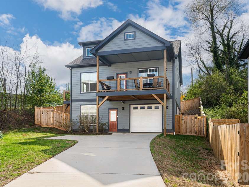 35 Alice Clement Lane, Asheville, NC 28803.  MLS# CAR4363133, YatesRealty ID 14329. 