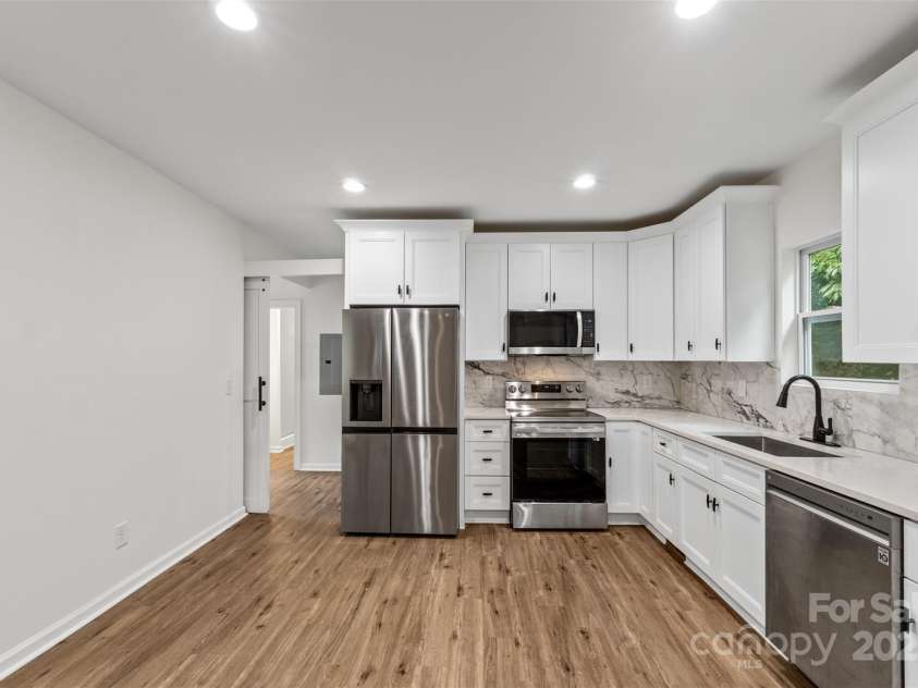 60 Valley Street, Concord, NC 28025.  MLS# CAR4258753, YatesRealty ID 14330. Stainless Steel Appliances