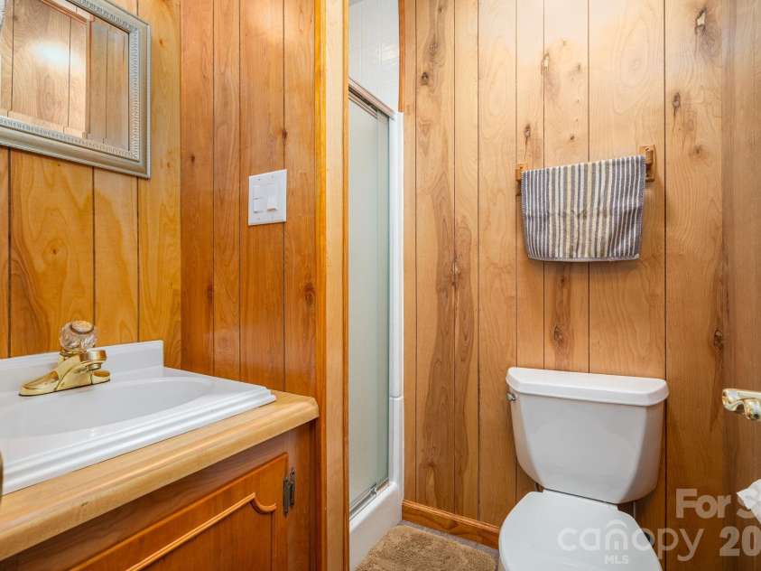2835 Wimbledon Drive, Gastonia, NC 28056.  MLS# CAR4364886, YatesRealty ID 14331. 2nd living Bathroom