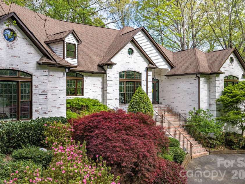 2835 Wimbledon Drive, Gastonia, NC 28056.  MLS# CAR4364886, YatesRealty ID 14331. 
