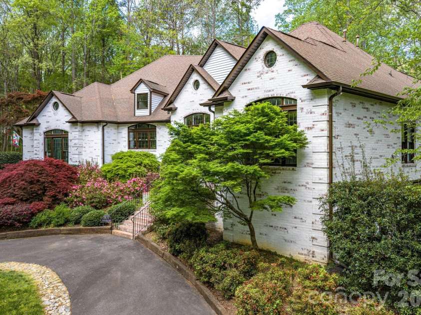 2835 Wimbledon Drive, Gastonia, NC 28056.  MLS# CAR4364886, YatesRealty ID 14331. 