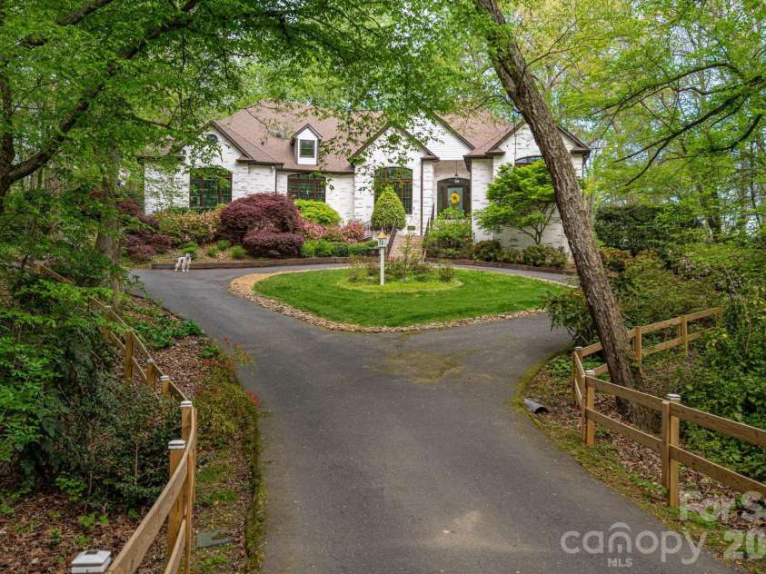 2835 Wimbledon Drive, Gastonia, NC 28056.  MLS# CAR4364886, YatesRealty ID 14331. 